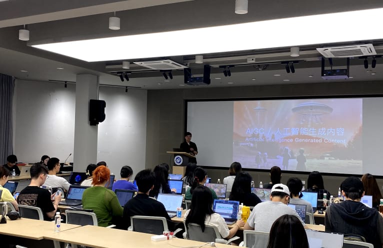 回顾 | “@华东理工大学 AIGC 创客松101工作坊”：让设计重回想象